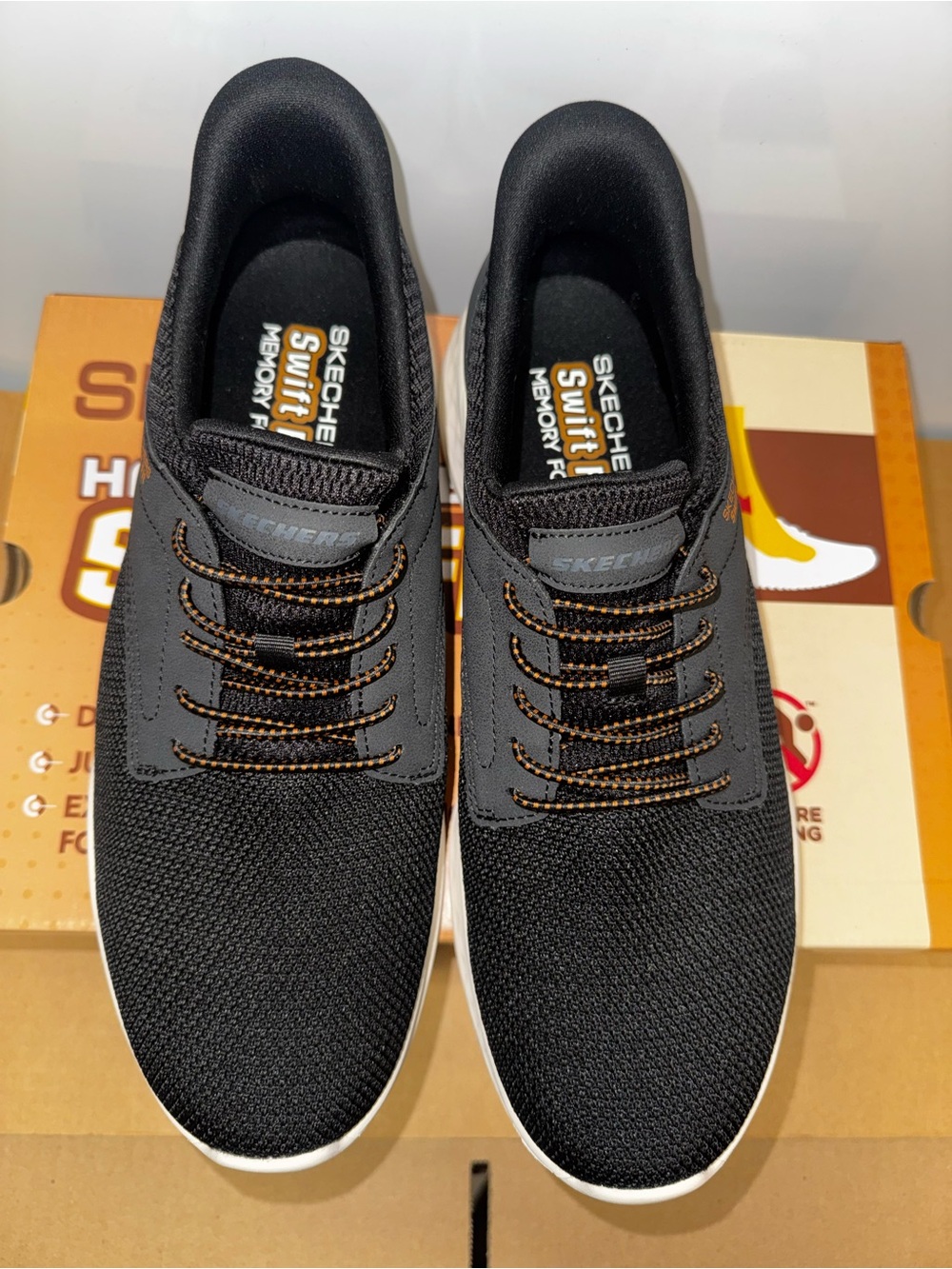SKECHERS Hands-Free Swift Fit Sneaker Men's Size 11 Black - New - Picture 2 of 6